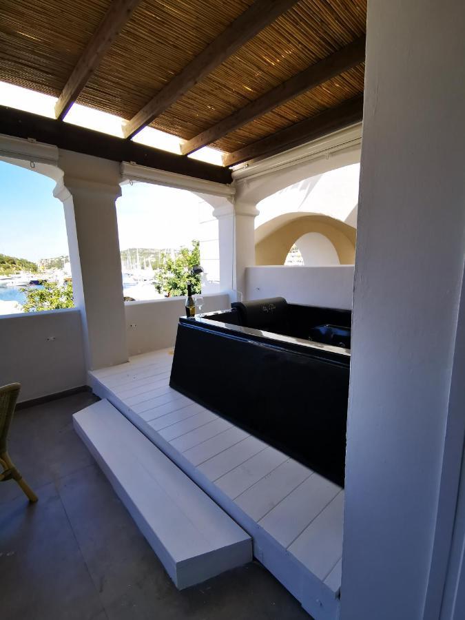 Relais Du Port Bed & Breakfast Santa Teresa Gallura Exterior photo